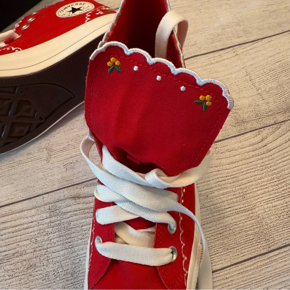 Chuck Taylor All Star Embroidered Flowers High Top - Picture 6 of 9